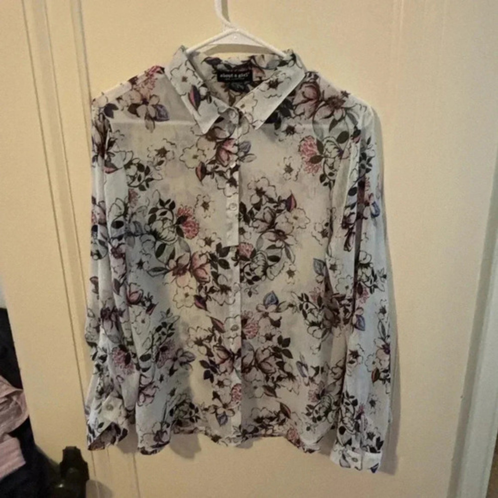 About a Girl Floral Printed button down Blouse Medium